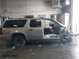 2010 Chevrolet Suburban LS with VIN 1GNUKHE30AR158386, listed as a IAAI auction lot 41569782 with 1 mi miles. Bid and sale history available at carsss.com. Image 13.