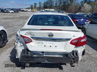 2018 Nissan Altima 2.5 SR with VIN 1N4AL3AP8JC188779, listed as a IAAI auction lot 41735197 with 41,229 mi miles. Bid and sale history available at carsss.com. Image 16.