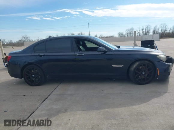 2012 BMW 7 Series 750Li with VIN WBAKB8C50CC963330, listed as a IAAI auction lot 41286275 with 186,335 mi miles. Bid and sale history available at carsss.com. Image 13.