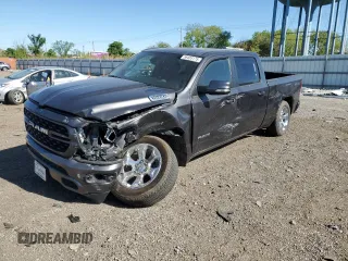 2022 Ram 1500 Big Horn z VIN 1C6SRFMT6NN256750, wystawiony jako Copart lot #56403175 z przebiegiem 55 960 mil mil oraz Szkoda całkowita • Salvage title. Historia ofert i sprzedaży dostępna na DreamBid. Obrazek 1.