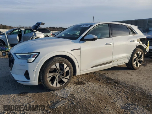 2022 Audi e-tron Premium z VIN WA1AAAGE7NB043670, wystawiony jako Copart lot #42147305 z przebiegiem 24 177 mil mil oraz Szkoda całkowita • Salvage title. Historia ofert i sprzedaży dostępna na DreamBid. Obrazek 1.
