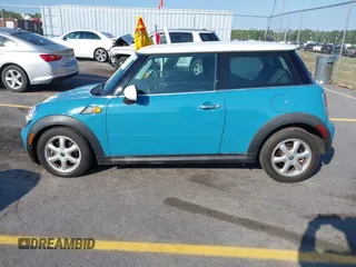 2008 MINI Hardtop with VIN WMWMF33568TT67727, listed as a IAAI auction lot 41985166 with 158,579 mi miles and . Bid and sale history available at DreamBid. Image 14.
