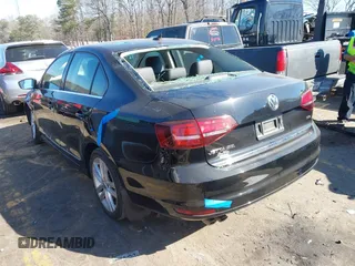 2017 Volkswagen Jetta SEL z VIN 3VWL17AJ5HM246543, wystawiony jako IAAI lot #41650614 z przebiegiem 112 168 mil mil oraz . Historia ofert i sprzedaży dostępna na DreamBid. Obrazek 3.