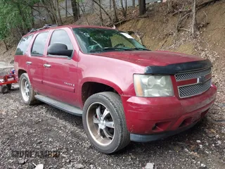 2007 Chevrolet Tahoe LTZ z VIN 1GNFK13087J280753, wystawiony jako IAAI lot #42453180 z przebiegiem 235 836 mil mil oraz . Historia ofert i sprzedaży dostępna na DreamBid. Obrazek 1.