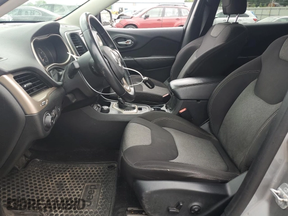 2014 Jeep Cherokee Latitude z VIN 1C4PJMCS8EW286152, wystawiony jako Copart lot #60332475 z przebiegiem 102 434 mil mil oraz Szkoda całkowita • Salvage title. Historia ofert i sprzedaży dostępna na DreamBid. Obrazek 7.