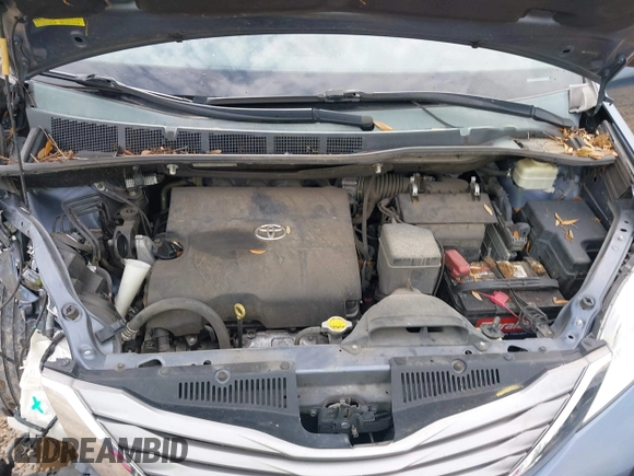 2015 Toyota Sienna XLE with VIN 5TDYK3DC1FS594123, listed as a IAAI auction lot 41944711 with 208,249 mi miles. Bid and sale history available at carsss.com. Image 10.