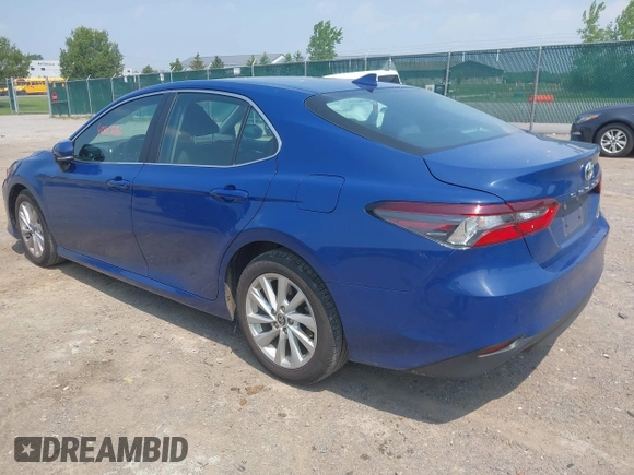 2023 Toyota Camry LE z VIN 4T1R11AK9PU180068, wystawiony jako IAAI lot #42483656 z przebiegiem 59 312 mil mil oraz . Historia ofert i sprzedaży dostępna na DreamBid. Obrazek 3.
