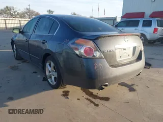 2008 Nissan Altima 3.5 SE with VIN 1N4BL21E18C236081, listed as a IAAI auction lot 41792229 with 136,208 mi miles. Bid and sale history available at carsss.com. Image 3.