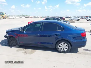 2014 Volkswagen Jetta SE z VIN 3VWD17AJ9EM402714, wystawiony jako IAAI lot #42088715 z przebiegiem 115 291 mil mil oraz . Historia ofert i sprzedaży dostępna na DreamBid. Obrazek 14.