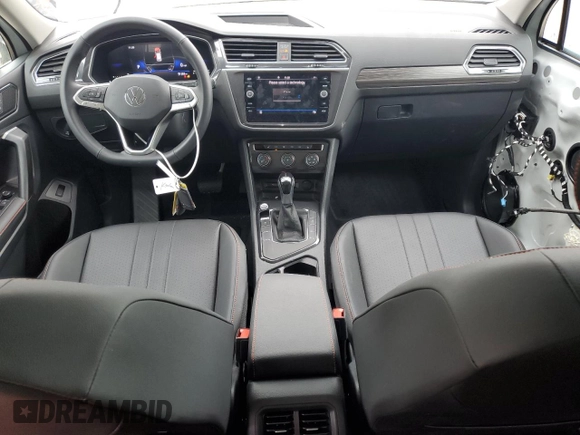 2024 Volkswagen Tiguan with VIN 3VVTB7AX3RM233619, listed as a Copart auction lot 51043355 with 1,002 mi miles and Salvage title. Bid and sale history available at DreamBid. Image 8.