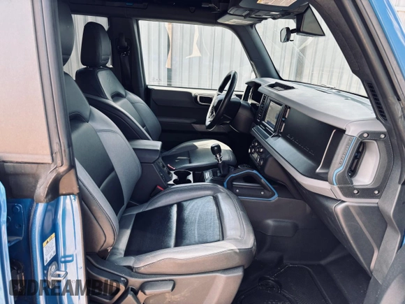 2023 Ford Bronco z VIN 1FMDE5DH1PLA85211, wystawiony jako Copart lot #56986915 z przebiegiem 33 535 mil mil oraz Szkoda całkowita • Salvage title. Historia ofert i sprzedaży dostępna na DreamBid. Obrazek 5.
