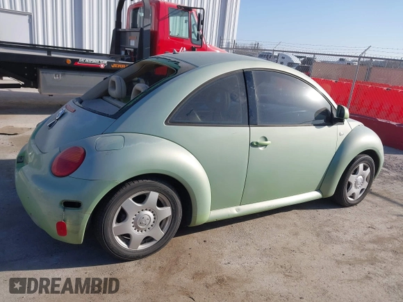 2000 Volkswagen Beetle GLS z VIN 3VWCA21C0YM403254, wystawiony jako IAAI lot #41806878 z przebiegiem 119 547 mil mil oraz . Historia ofert i sprzedaży dostępna na DreamBid. Obrazek 14.
