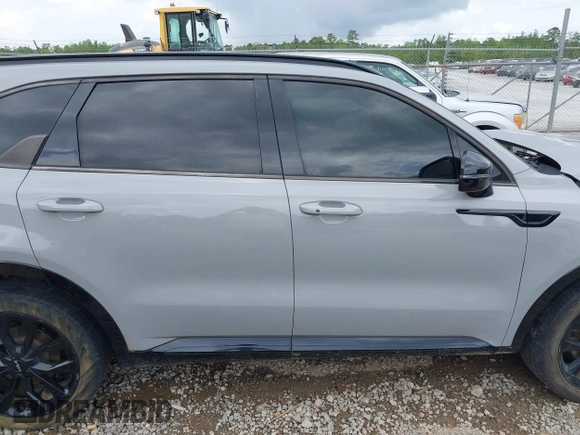 2022 Kia Sorento SX z VIN 5XYRK4LF7NG127080, wystawiony jako IAAI lot #42092519 z przebiegiem 108 300 mil mil oraz . Historia ofert i sprzedaży dostępna na DreamBid. Obrazek 13.