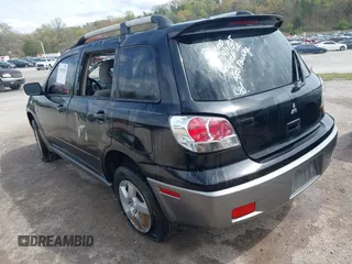 2004 Mitsubishi Outlander SE with VIN JA4LX41F84U042573, listed as a IAAI auction lot 41948529 with 177,738 mi miles. Bid and sale history available at carsss.com. Image 3.