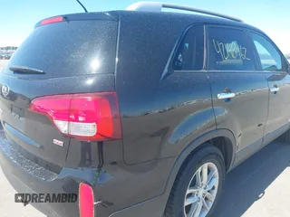 2015 Kia Sorento LX with VIN 5XYKTCA62FG562425, listed as a IAAI auction lot 42148462 with 158,170 mi miles. Bid and sale history available at carsss.com. Image 6.