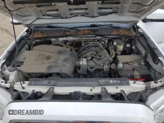 2017 Toyota Tacoma SR5 z VIN 3TMAZ5CN1HM047528, wystawiony jako Copart lot #49260315 z przebiegiem 78 361 mil mil oraz Szkody całkowita. Historia ofert i sprzedaży dostępna na DreamBid. Obrazek 12.