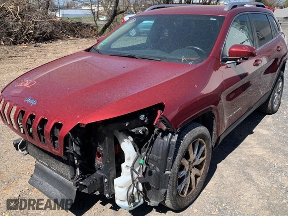 2014 Jeep Cherokee Limited with VIN 1C4PJMDS5EW215733, listed as a Copart auction lot 67032285 with 191,919 mi miles and Clean title. Bid and sale history available at DreamBid. Image 2.