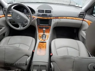 2008 Mercedes-Benz E 350 Luxury z VIN WDBUF87X98B259649, wystawiony jako Copart lot #55737215 z przebiegiem 99 014 mil mil oraz Szkoda całkowita • Salvage title. Historia ofert i sprzedaży dostępna na DreamBid. Obrazek 8.