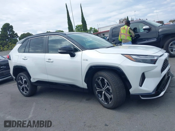 2024 Toyota RAV4 XSE with VIN JTMEB3FV6RD186007, listed as a IAAI auction lot 42405033 with 3,170 mi miles and . Bid and sale history available at DreamBid. Image 13.