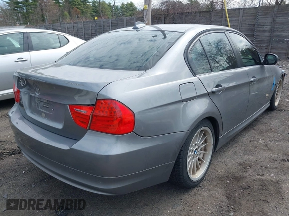 2011 BMW 3 Series 328i xDrive with VIN WBAPK5G59BNN31420, listed as a IAAI auction lot 42087265 with 121,209 mi miles. Bid and sale history available at carsss.com. Image 4.