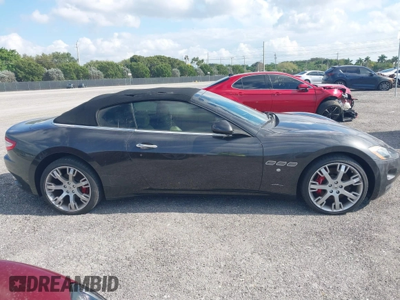 2013 Maserati GranTurismo Convertible Sport with VIN ZAM45MMA2D0069786, listed as a IAAI auction lot 40874830 with 37,312 mi miles. Bid and sale history available at carsss.com. Image 13.
