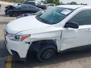 2020 Chevrolet Traverse LS z VIN 1GNERFKW4LJ314465, wystawiony jako IAAI lot #42030246 z przebiegiem 51 800 mil mil oraz . Historia ofert i sprzedaży dostępna na DreamBid. Obrazek 17.