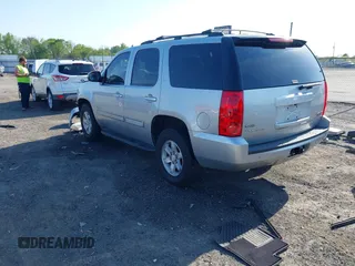 2012 GMC Yukon SLT z VIN 1GKS1CE01CR121916, wystawiony jako IAAI lot #41989372 z przebiegiem 223 608 mil mil oraz . Historia ofert i sprzedaży dostępna na DreamBid. Obrazek 3.
