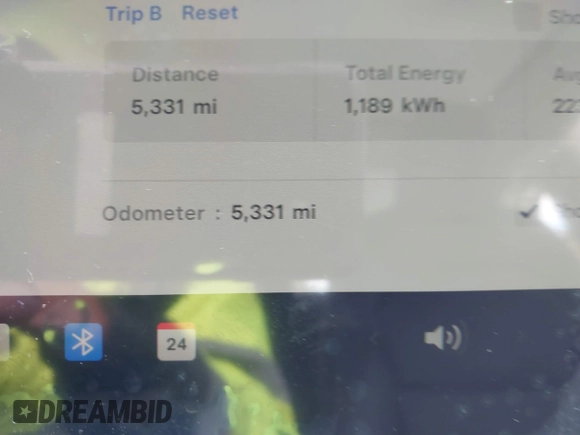 2025 Tesla Model 3 Long Range z VIN 5YJ3E1EB4SF874936, wystawiony jako IAAI lot #41157464 z przebiegiem 5331 mil mil oraz . Historia ofert i sprzedaży dostępna na DreamBid. Obrazek 7.