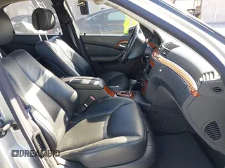 2006 Mercedes-Benz S 350 z VIN WDBNF67J96A477307, wystawiony jako IAAI lot #42283517 z przebiegiem 156 746 mil mil oraz . Historia ofert i sprzedaży dostępna na DreamBid. Obrazek 5.