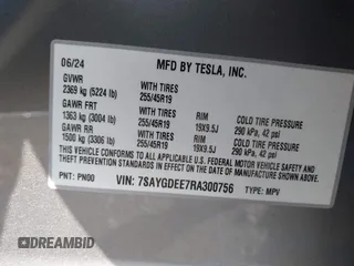 2024 Tesla Model Y Long Range z VIN 7SAYGDEE7RA300756, wystawiony jako IAAI lot #41922910 z przebiegiem 4 262 mil mil oraz . Historia ofert i sprzedaży dostępna na DreamBid. Obrazek 9.