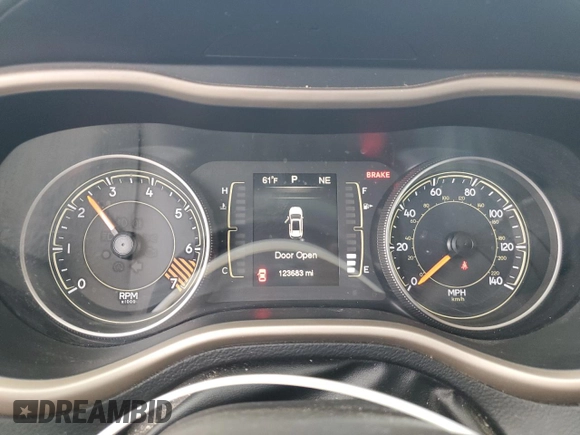 2015 Jeep Cherokee Sport z VIN 1C4PJLAB1FW711631, wystawiony jako Copart lot #58373145 z przebiegiem 123 683 mil mil oraz Szkoda całkowita • Salvage title. Historia ofert i sprzedaży dostępna na DreamBid. Obrazek 9.