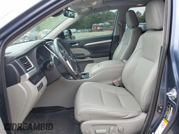 2018 Toyota Highlander SE with VIN 5TDJZRFH9JS858688, listed as a Copart auction lot 55343275 with 103,287 mi miles and Salvage title. Bid and sale history available at DreamBid. Image 7.