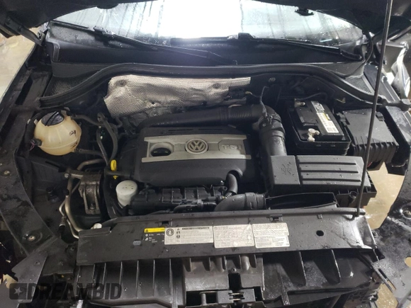 2016 Volkswagen Tiguan R-Line with VIN WVGBV7AX8GW609256, listed as a Copart auction lot 85888204 with 93,165 mi miles and Salvage Title. Bid and sale history available at DreamBid. Image 11.