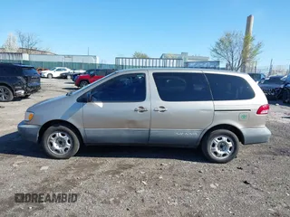 2000 Toyota Sienna CE with VIN 4T3ZF19C1YU240674, listed as a IAAI auction lot 41934876 with 250,196 mi miles. Bid and sale history available at carsss.com. Image 15.