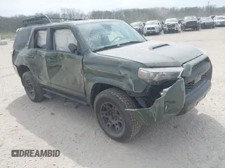 2020 Toyota 4Runner SR5 z VIN JTEBU5JR5L5820987, wystawiony jako IAAI lot #42048855 z przebiegiem 88 657 mil mil oraz . Historia ofert i sprzedaży dostępna na DreamBid. Obrazek 1.