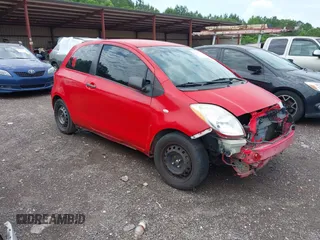 2007 Toyota Yaris z VIN JTDJT923075110874, wystawiony jako IAAI lot #42291532 z przebiegiem 255 634 mil mil oraz . Historia ofert i sprzedaży dostępna na DreamBid. Obrazek 1.