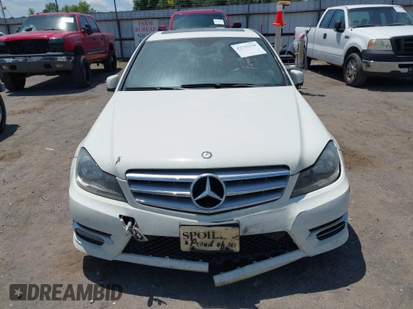 2012 Mercedes-Benz C 300 Sport z VIN WDDGF8BB9CR195595, wystawiony jako IAAI lot #42733339 z przebiegiem 221 125 mil mil oraz . Historia ofert i sprzedaży dostępna na DreamBid. Obrazek 12.
