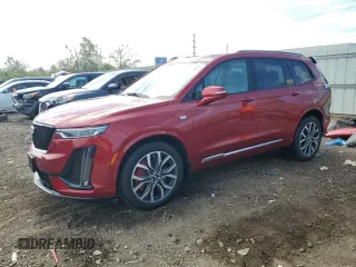 2024 Cadillac XT6 AWD Sport z VIN 1GYKPGRS5RZ715506, wystawiony jako Copart lot #56498485 z przebiegiem 9 361 mil mil oraz Szkoda całkowita • Salvage title. Historia ofert i sprzedaży dostępna na DreamBid. Obrazek 1.
