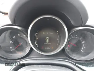 2016 FIAT 500X Lounge z VIN ZFBCFYDT3GP393494, wystawiony jako IAAI lot #42208957 z przebiegiem 93 462 mil mil oraz . Historia ofert i sprzedaży dostępna na DreamBid. Obrazek 7.