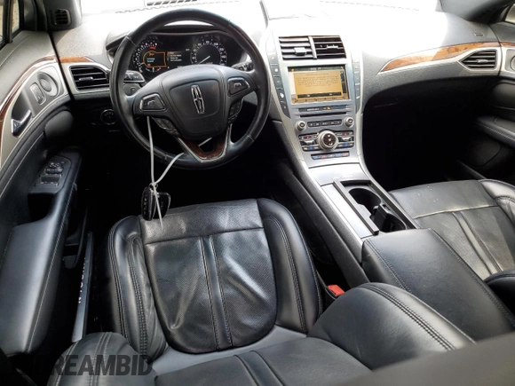 2019 Lincoln MKZ Reserve II z VIN 3LN6L5E98KR617764, wystawiony jako Copart lot #53246005 z przebiegiem 108 017 mil mil oraz Tytuł czysty. Historia ofert i sprzedaży dostępna na DreamBid. Obrazek 8.