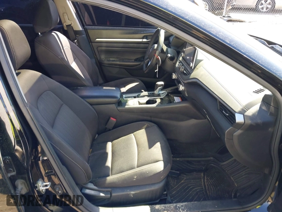 2020 Nissan Altima 2.5 SV with VIN 1N4BL4DVXLC285909, listed as a IAAI auction lot 41798126 with 158,461 mi miles. Bid and sale history available at carsss.com. Image 5.