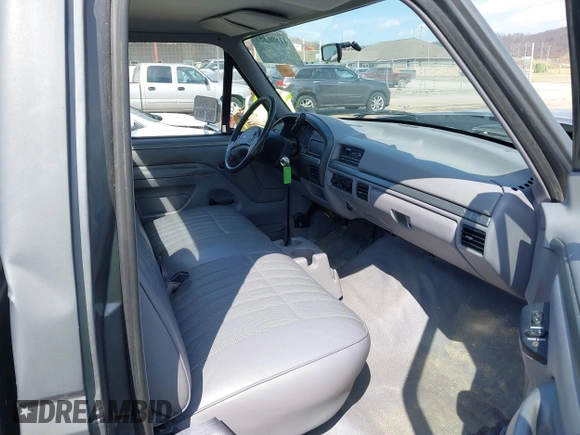 1995 Ford F-250 with VIN 2FTHF25H8SCA12128, listed as a IAAI auction lot 41806359 with 90,950 mi miles. Bid and sale history available at carsss.com. Image 5.