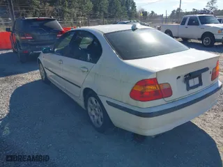 2005 BMW 3 Series 325i with VIN WBAAZ33415KP92369, listed as a IAAI auction lot 41828024 with 180,881 mi miles. Bid and sale history available at carsss.com. Image 3.