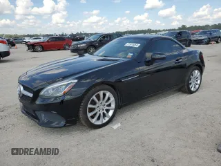 2017 Mercedes-Benz SLC 300 z VIN WDDPK3JA9HF130892, wystawiony jako Copart lot #71975454 z przebiegiem 60 190 mil mil oraz Szkody całkowita. Historia ofert i sprzedaży dostępna na DreamBid. Obrazek 1.
