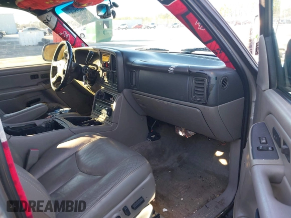 2004 GMC Yukon XL SLE with VIN 3GKEC16T04G293361, listed as a IAAI auction lot 41215667 with 217,336 mi miles. Bid and sale history available at carsss.com. Image 5.
