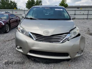 2017 Toyota Sienna XLE Auto Access Seat z VIN 5TDYZ3DC3HS864516, wystawiony jako Copart lot #61470965 z przebiegiem 110 596 mil mil oraz Szkoda całkowita • Salvage title. Historia ofert i sprzedaży dostępna na DreamBid. Obrazek 5.