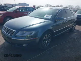 2006 Volkswagen Phaeton z VIN WVWAF03D168000214, wystawiony jako IAAI lot #41935384 z przebiegiem 80 641 mil mil oraz . Historia ofert i sprzedaży dostępna na DreamBid. Obrazek 2.