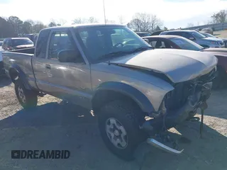 2001 Chevrolet S-10 LS with VIN 1GCCT19W618134483, listed as a IAAI auction lot 41630814 with 1 mi miles. Bid and sale history available at carsss.com. Image 1.