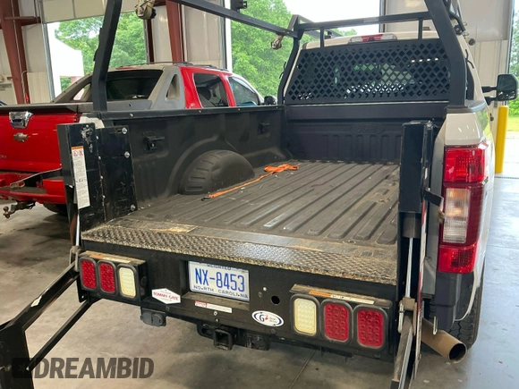 2020 Ford F-250 XL with VIN 1FT7W2B65LEE53984, listed as a IAAI auction lot 42413799 with 101,338 mi miles and . Bid and sale history available at DreamBid. Image 1.
