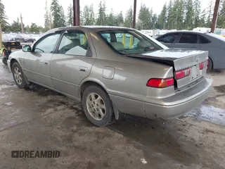 1998 Toyota Camry LE z VIN JT2BF28K1W0109514, wystawiony jako IAAI lot #41610102 z przebiegiem 161 266 mil mil oraz . Historia ofert i sprzedaży dostępna na DreamBid. Obrazek 3.